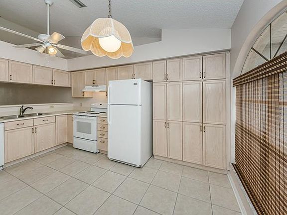 4th image of 2526 Pine Cove Ln