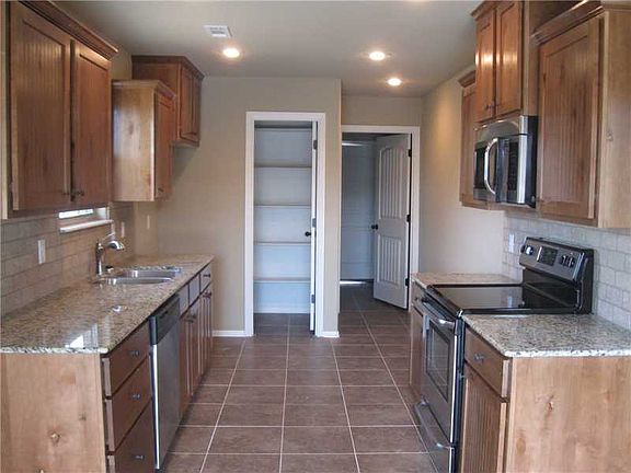 2nd image of 731 W Cypress Ct