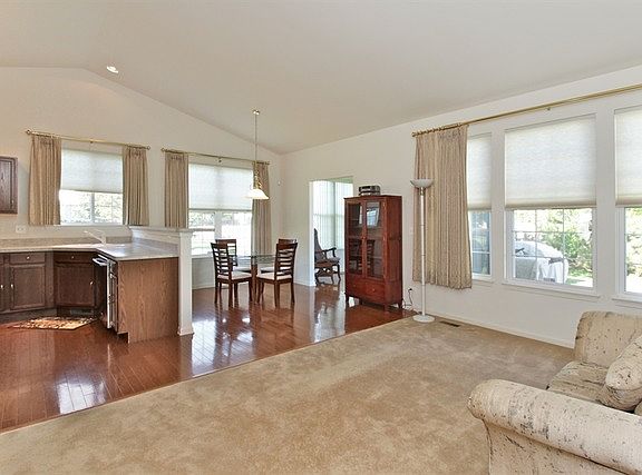 5th image of 39500 N Cambridge Blvd