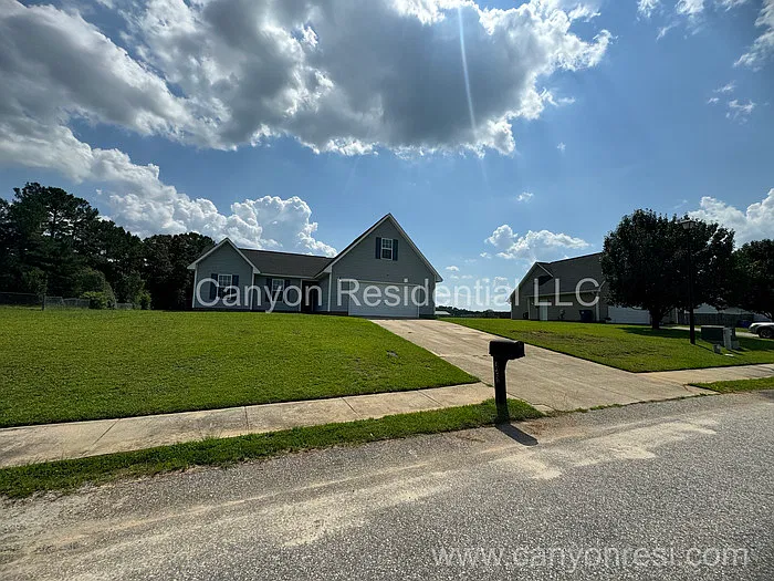 3 bed, 2.0 bath, 1577 sqft, $1,760 — Photo 2