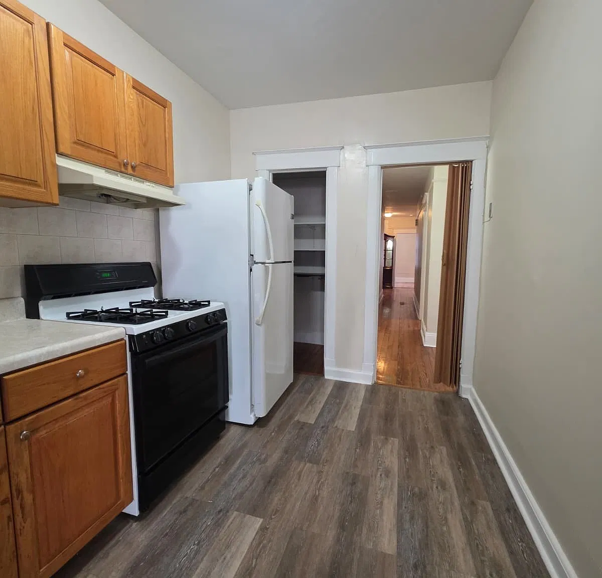 3 bed, 1.0 bath, $3,300 — Photo 4