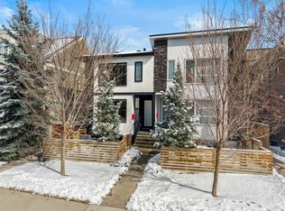 1922 W 36th St SW #1, Calgary, AB T3E 2Y9