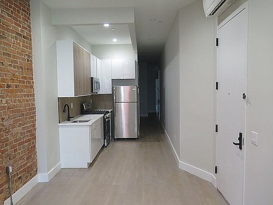 3rd image of 860 Hancock St #1R