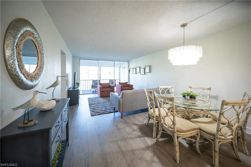 2 bed, 2.0 bath, 1000 sqft, $2,200 — Photo 2