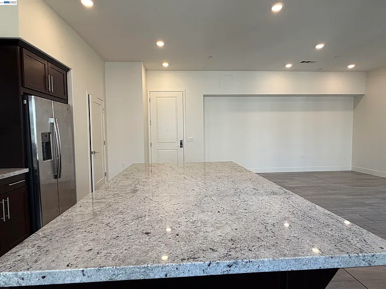 1625 Delano St #31A — Photo 9