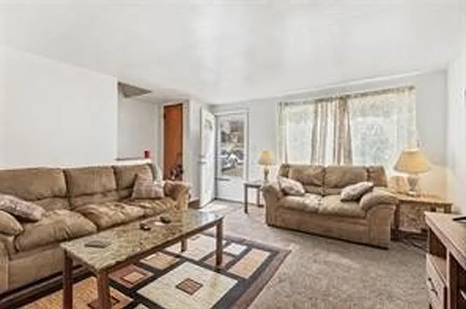 2 bed, 1250 sqft, $1,199 — Photo 4