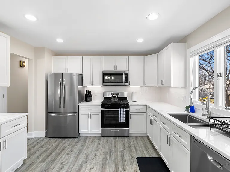 1239 Bunker St — Photo 22