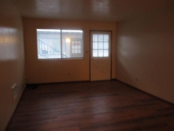 3rd image of 3050 Maryland St APT 4