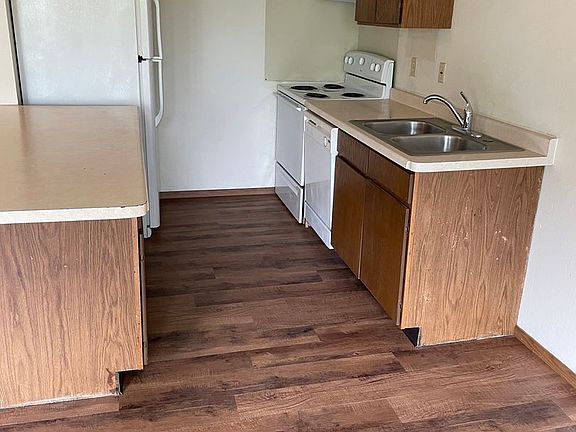 3rd image of 520 14th St S #202