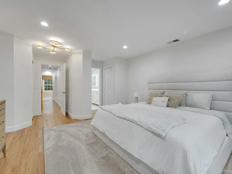 142 Brook St #B — Photo 16