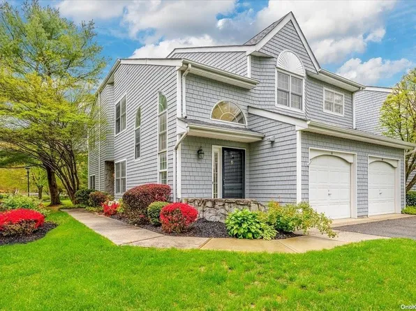 10 Lakebridge Drive #10, Kings Park, NY 11754