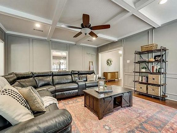 3rd image of 1812 Campbell Trl