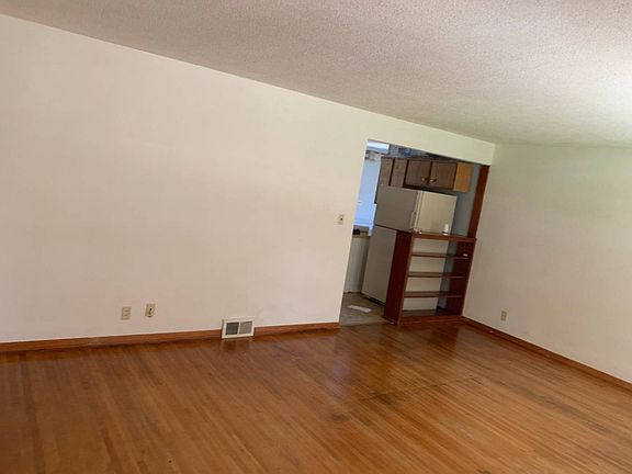 3rd image of 603 W North St