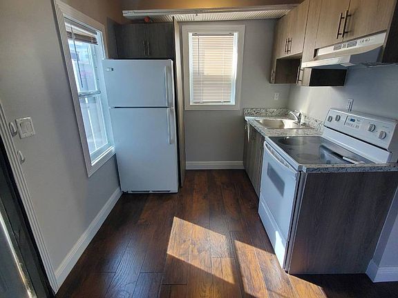 3rd image of 12 Cook St