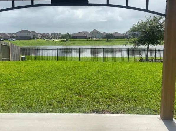 512 Maple Bend Ln, La Marque, TX 77568