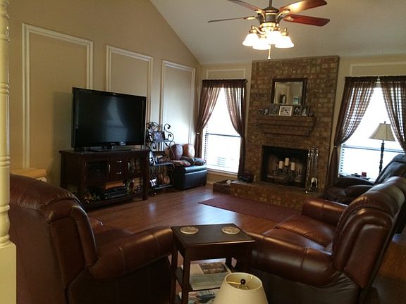4th image of 1218 Eastfield Dr