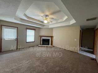 1202 W Sherwood Ct, Nixa, MO 65714
