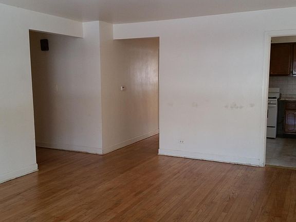 3rd image of 9037 Skokie Blvd APT 1