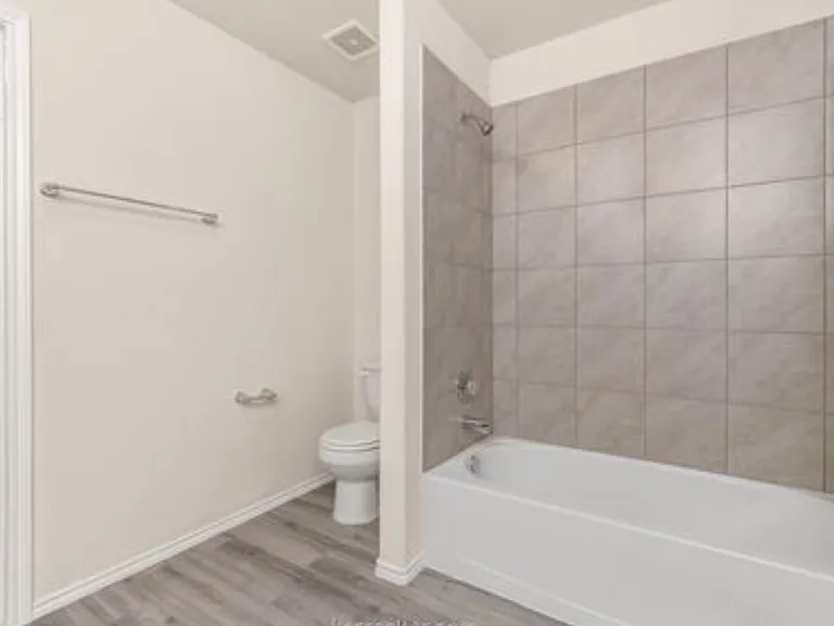 2128 Mossy Creek Ct — Photo 5