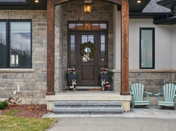 17 Walter James Pkwy E, Springwater, ON L9X 2A6