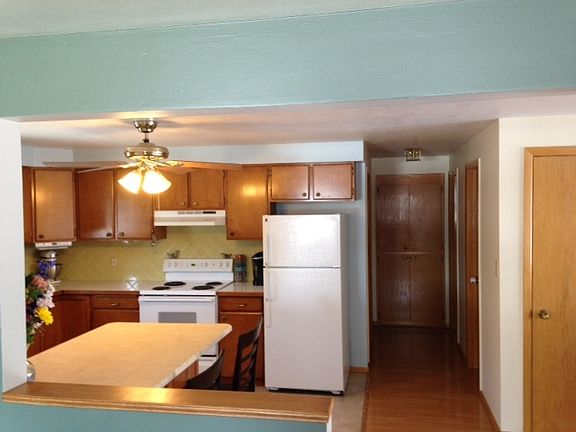 Large Kitchen with movable island