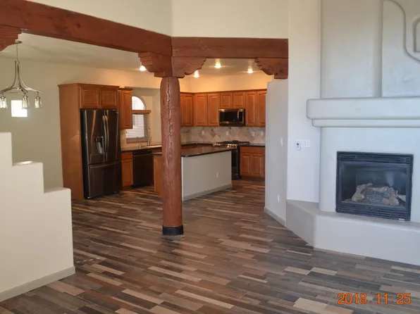 8720 Desert Fox Way NE, Albuquerque, NM 87122