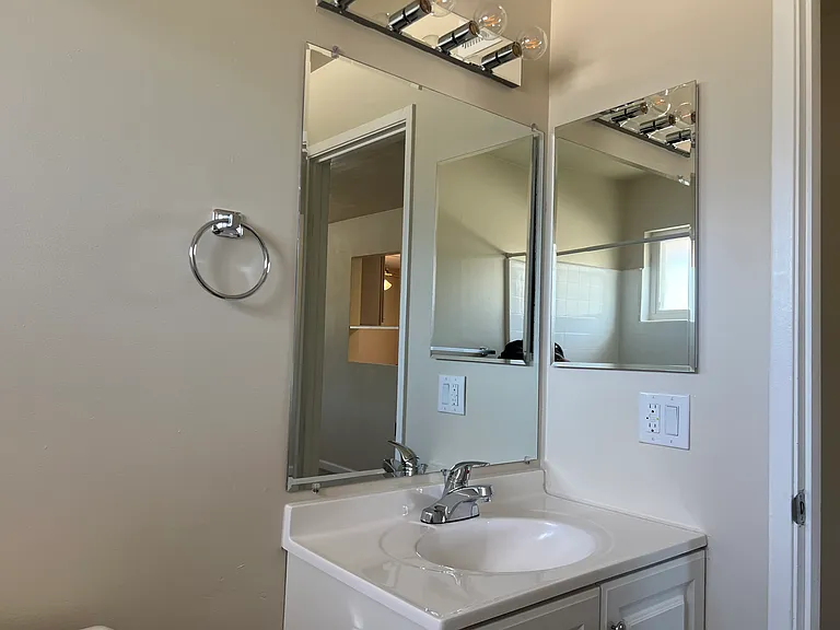 Lamplighter Apartments — Photo 11