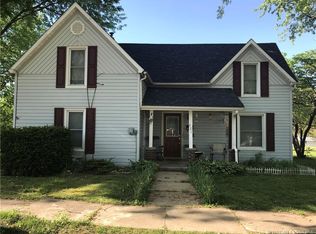 421 W 2nd St, Eldon, MO 65026