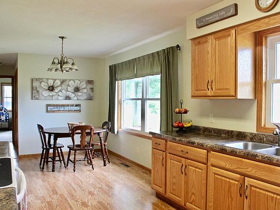 5th image of 18328 Riverwood Dr