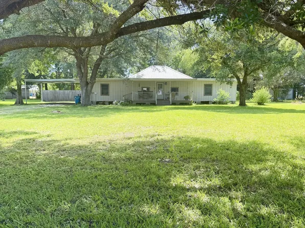 1045 Melrose Dr, Breaux Bridge, LA 70517