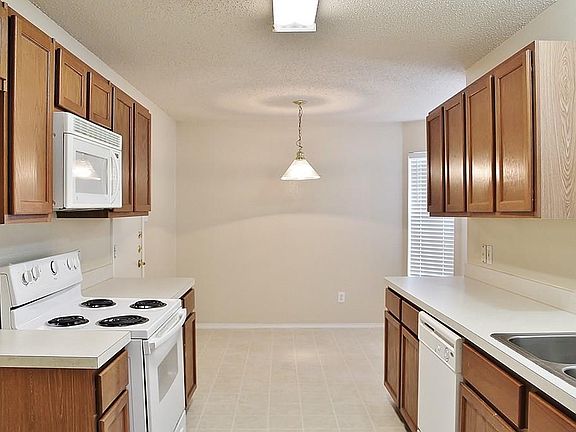 3rd image of 750 Cedarwood Dr