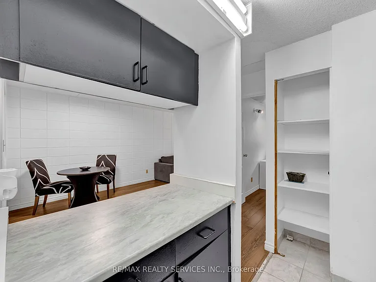 30 Hickory St E #103 — Photo 11