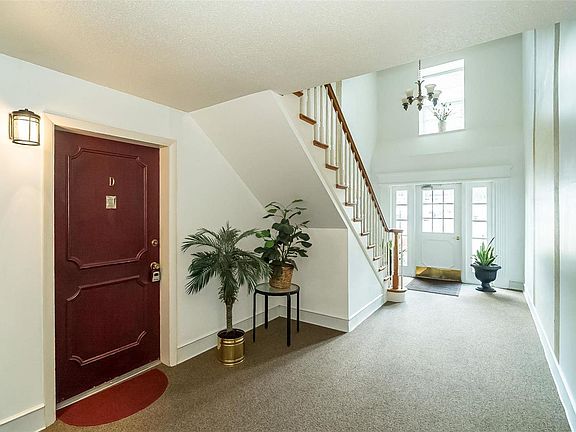 2nd image of 800 Dumont Pl APT D