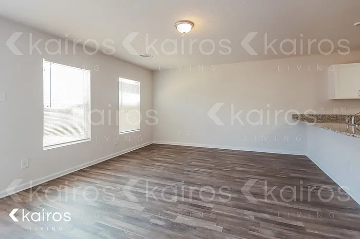 15581 Briar Forest Dr — Photo 3