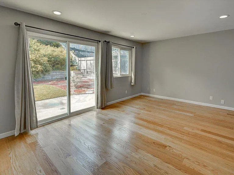 207 Valencia Dr — Photo 28