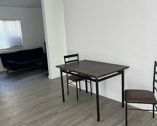 5th image of 332 S Wilton Pl
