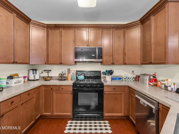 136 Mill Pond Way #22, Eatontown, NJ 07724