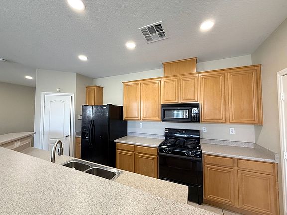 3rd image of 3916 Sweet Pine St Unit 101