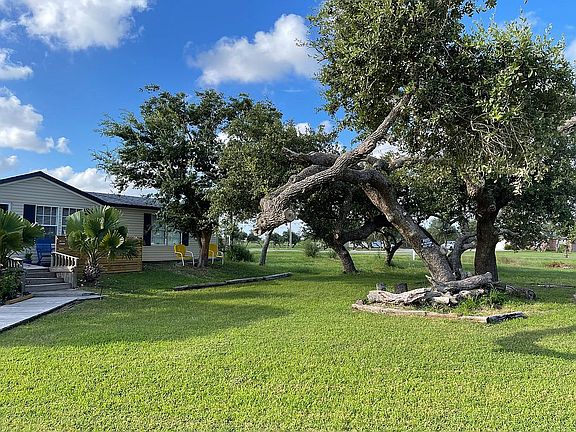 2nd image of 106 Lago Vista Dr