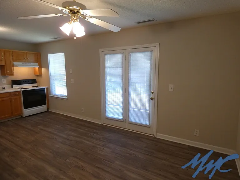 736 Greenland Dr — Photo 3