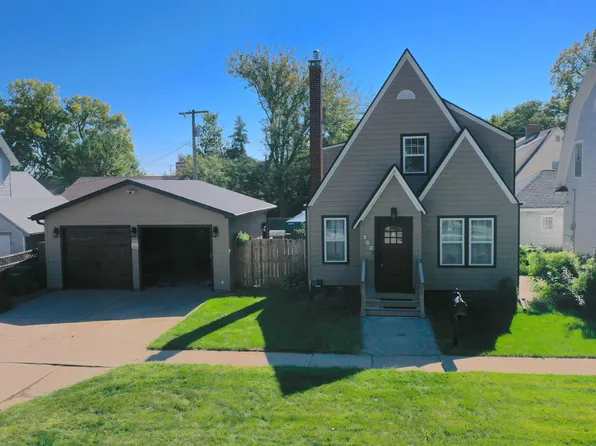 615 W 10th St, Hastings, NE 68901