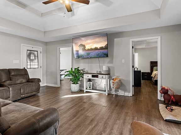 3rd image of 212 Ostella Rd
