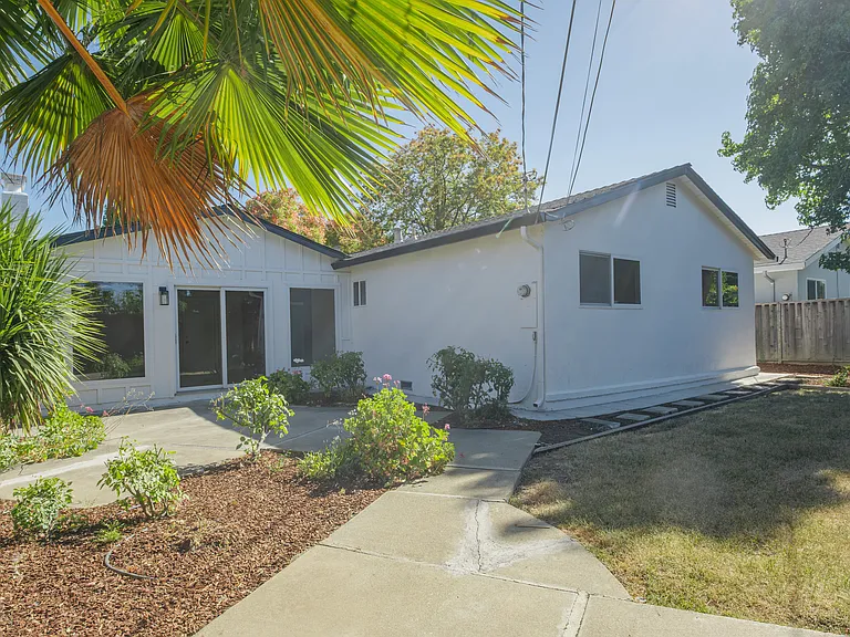 Coronado Dr — Photo 17