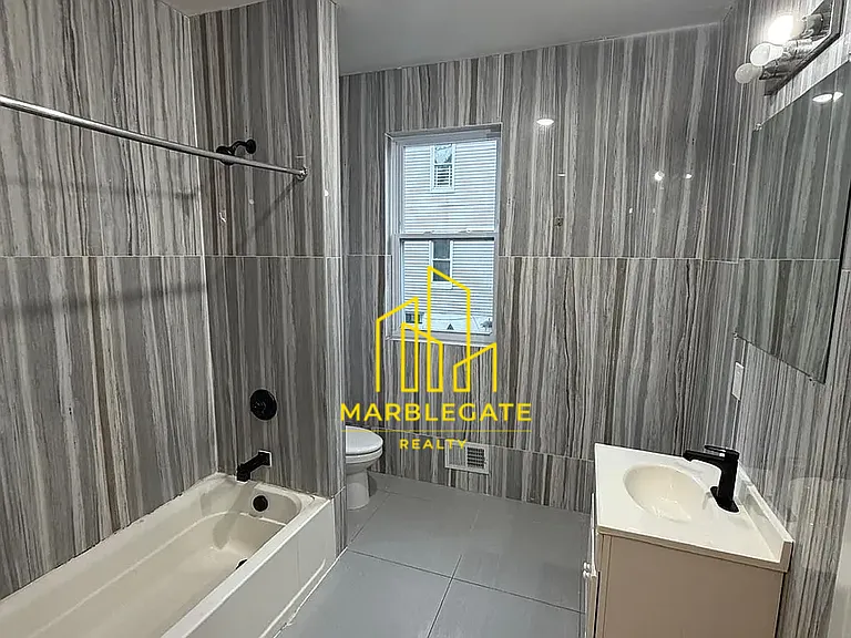 43 N 16th St #11 — Photo 7