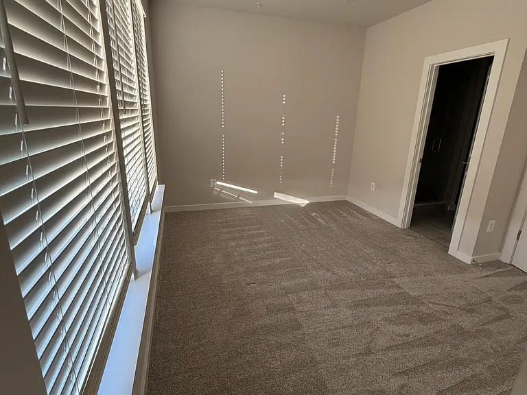 2560 Nicholson St — Photo 11