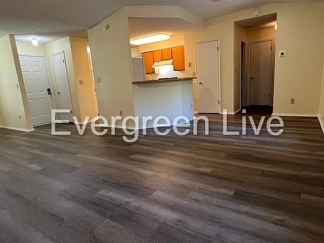 110 Barrow Ct — Photo 5