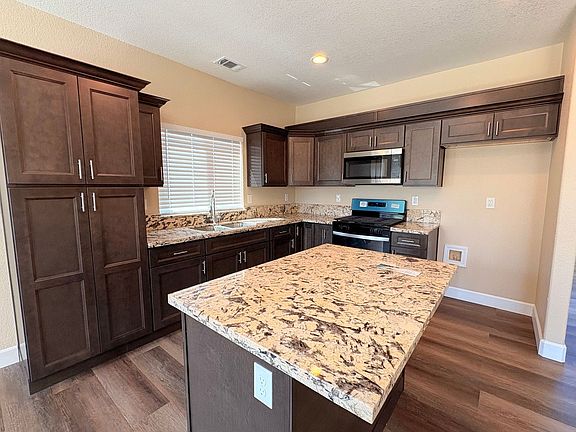 3rd image of 2858 Evergreen Ct