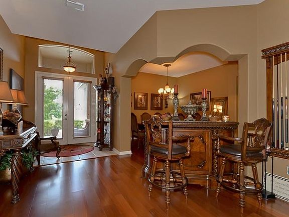 4th image of 1456 Beaconsfield Dr