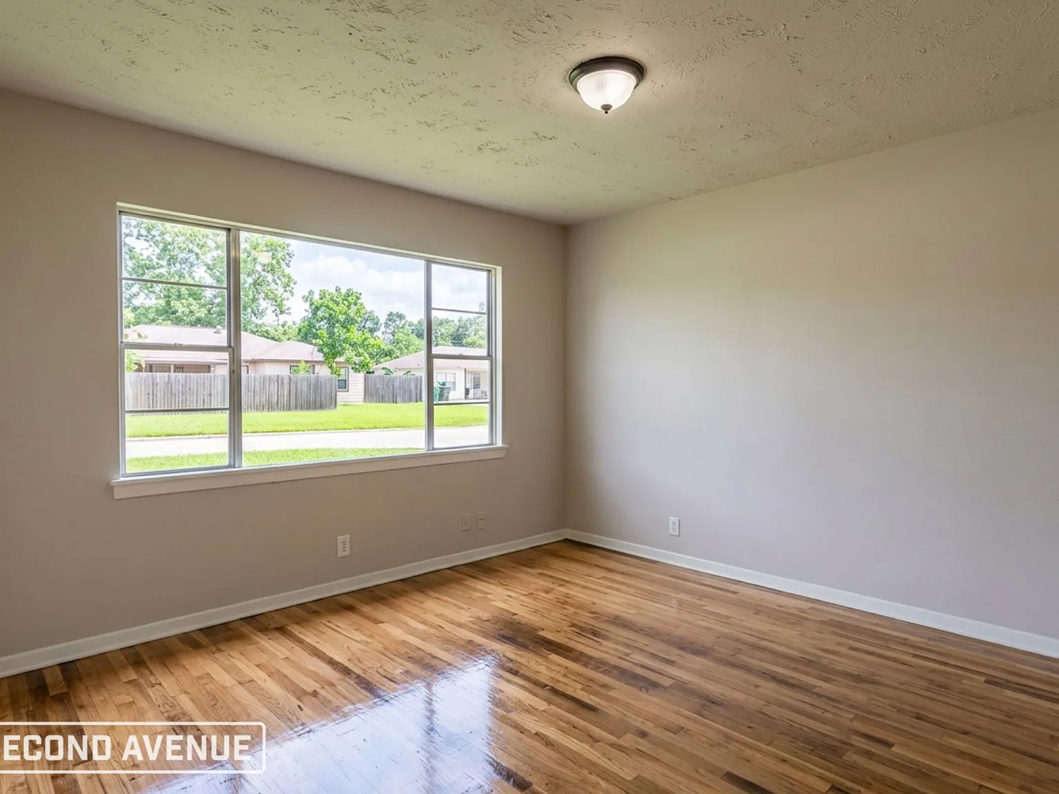 3 bed, 1.0 bath, 943 sqft, $1,350 — Photo 3