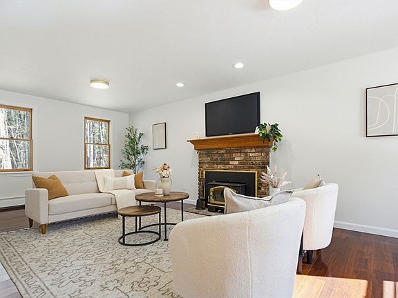 4th image of 3 Charnock Cir